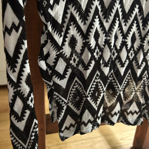 H&M Monochrome Knit Zigzag Blouse M - Picture 13 of 16